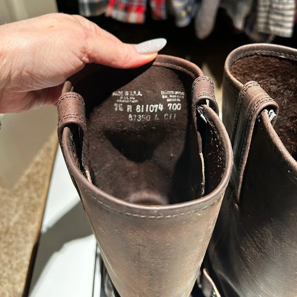 Traditionally a men’s style boot, but can be unisex. Very roomy in the toe! - Picture 6 of 8